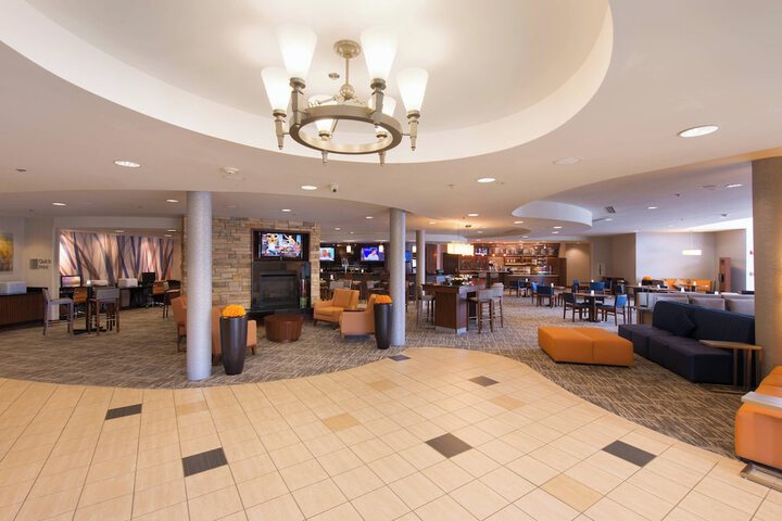 Lobby lounge
