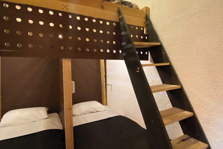 Room 27 of 51