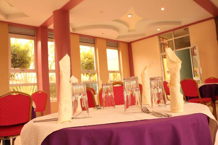 Dining 35 of 64