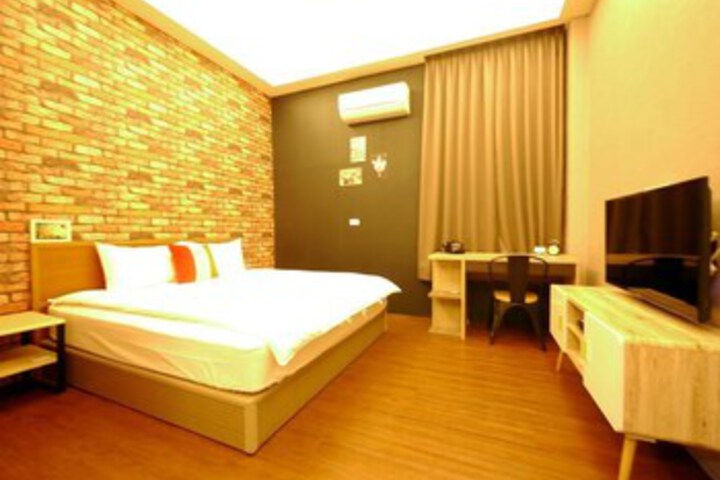 Room 8 of 32