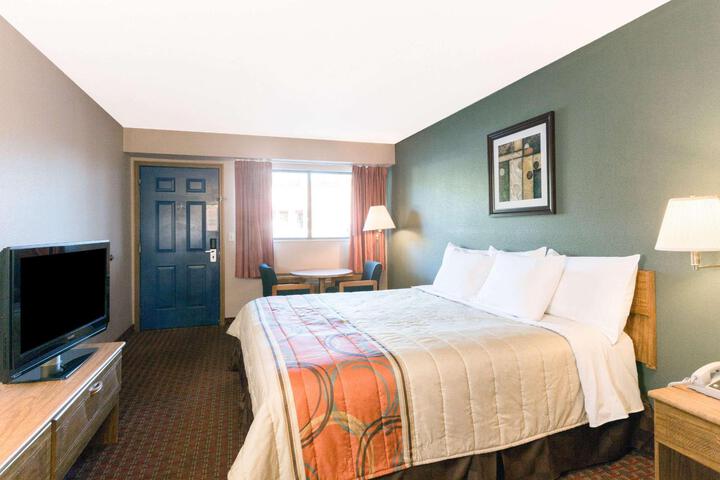 1 King Bed First Floor (12 of 12)