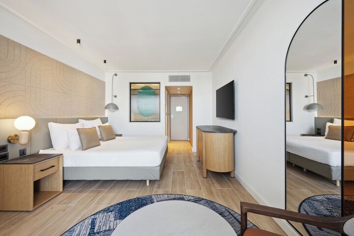 Room 49 of 145
