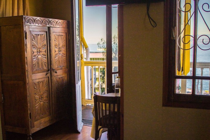 Room 10 of 95