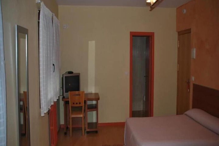 Room 5 of 34