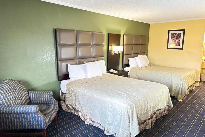2 Double Beds (10 of 11)