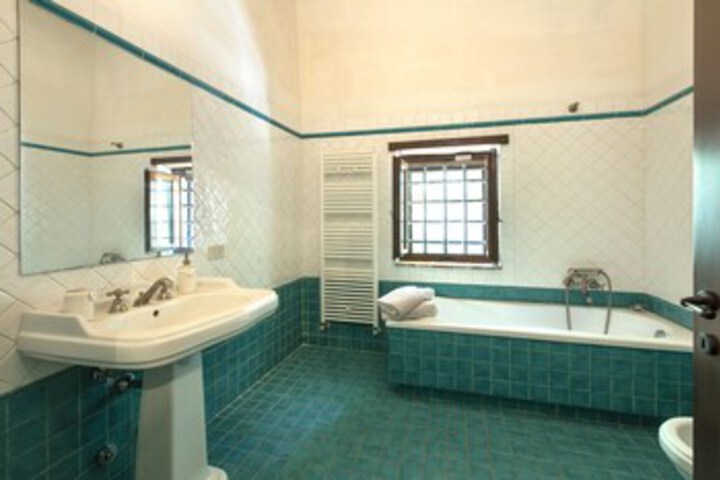 Room 3 of 20