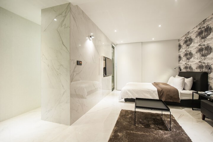 Room 6 of 32