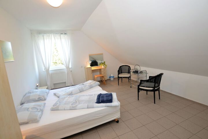 Room 3 of 48