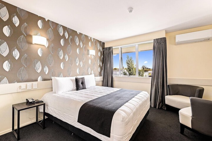Room 25 of 114