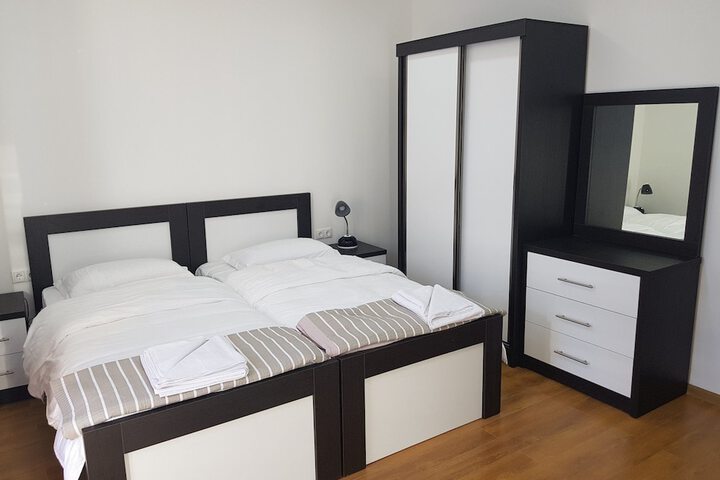 Room 3 of 8
