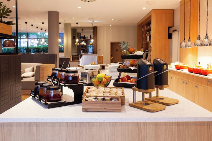 Breakfast/Coffee Service 128 of 182