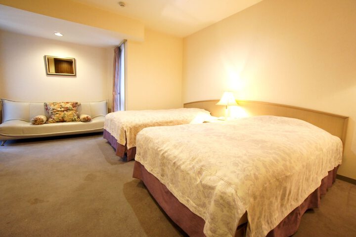 Room 13 of 35