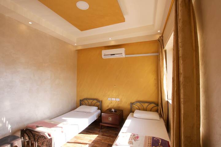 Room 6 of 25