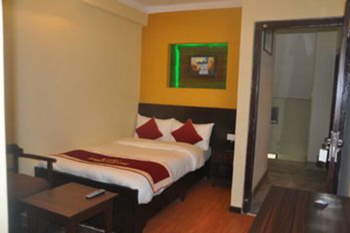 Room 21 of 34