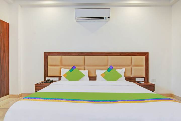 Room 8 of 32