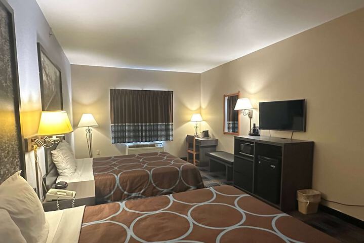 1 Queen Bed (4 of 35)