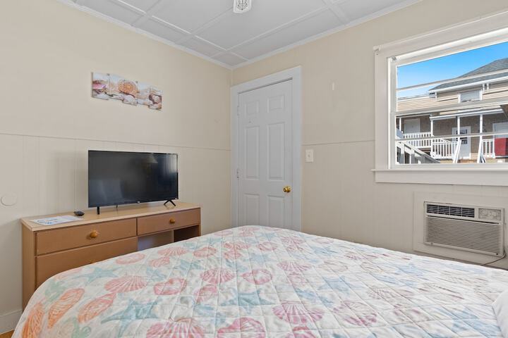 Room 4 of 37