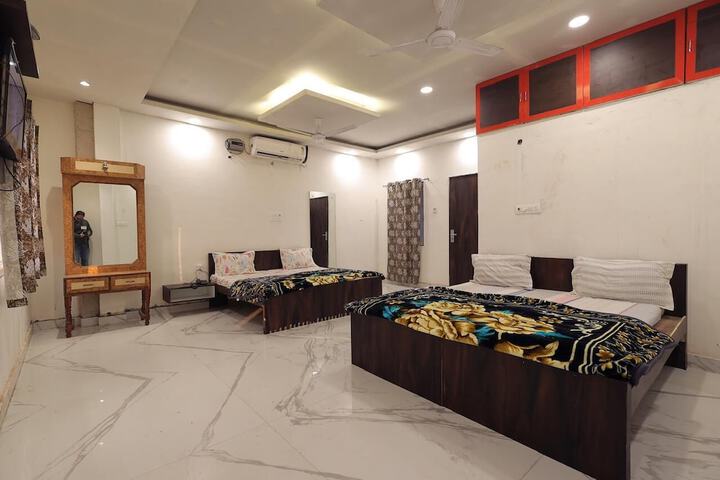 Room 12 of 23