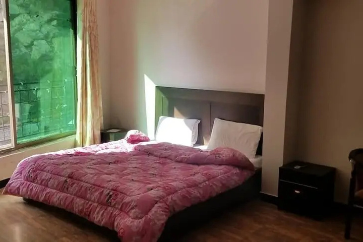 Room 5 of 10