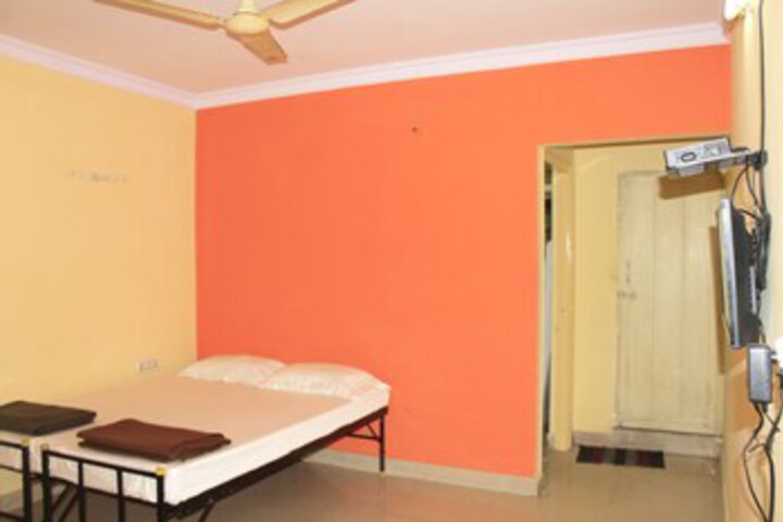 Room 3 of 12