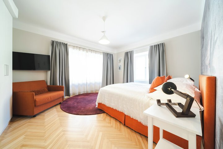 Room 3 of 78