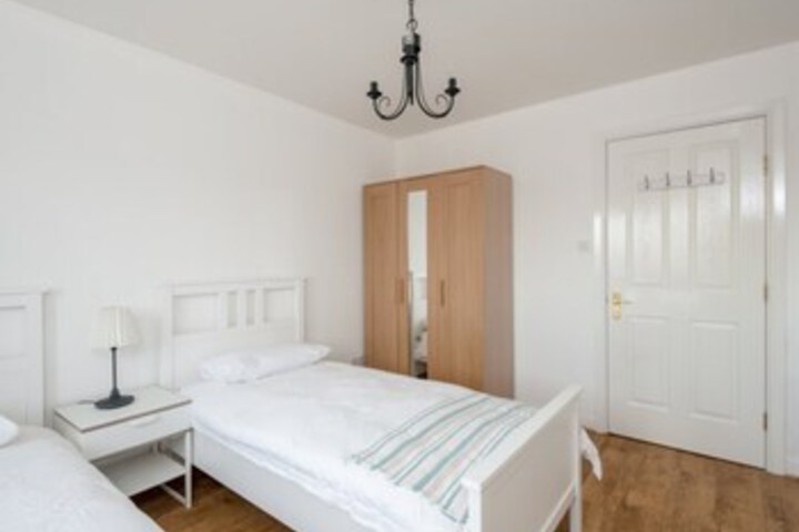 Room 8 of 13