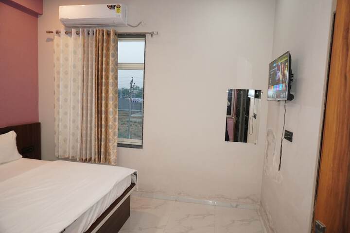 Room 16 of 34
