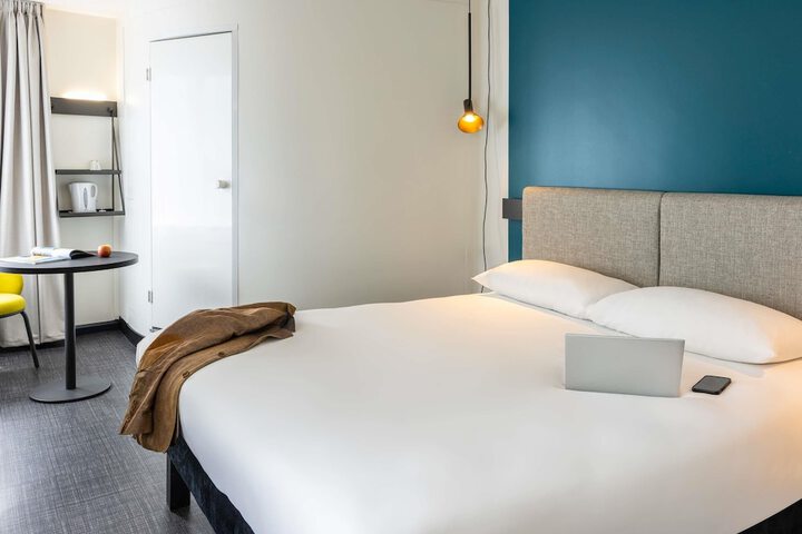 Room 8 of 75