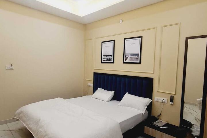 Room 6 of 39