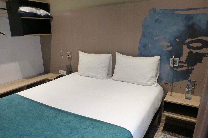 Room 28 of 89