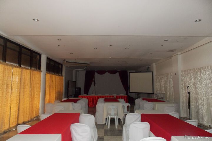 Ballroom/Hall 27 of 36