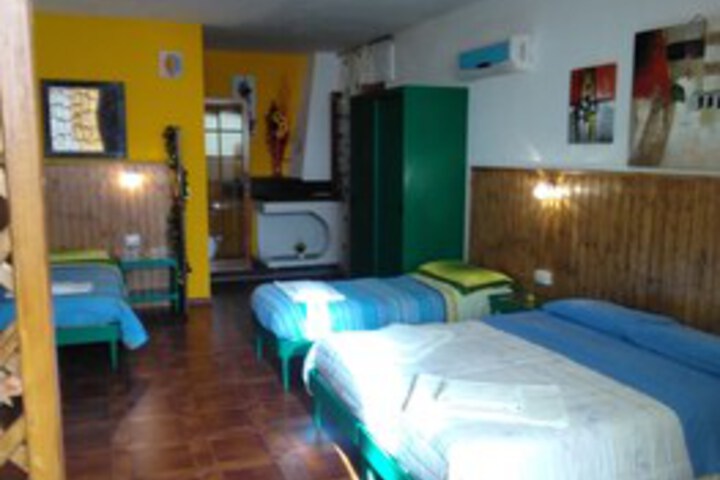 Room 22 of 48