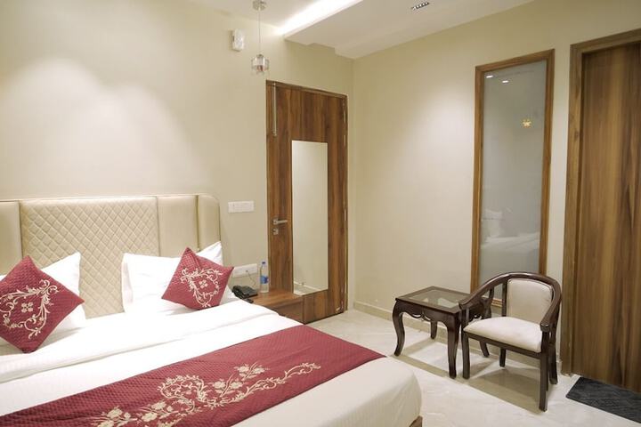 Room 2 of 18