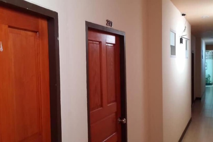 Ballroom/Hall 17 of 20
