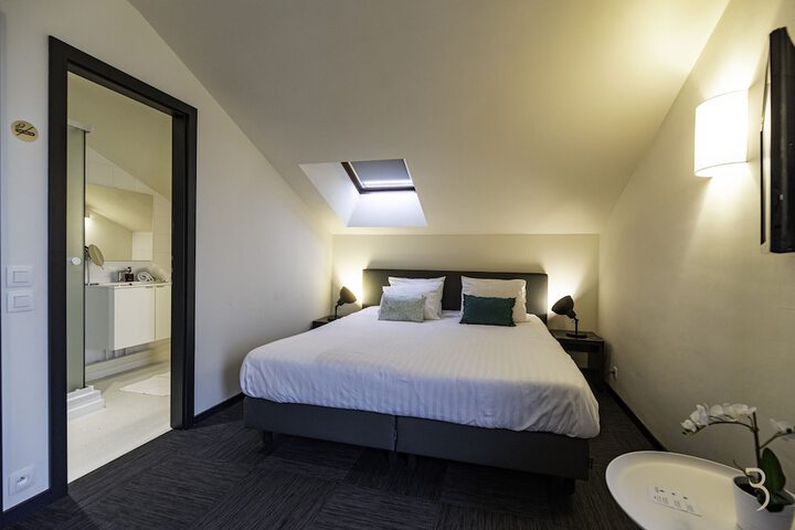 Room 2 of 24