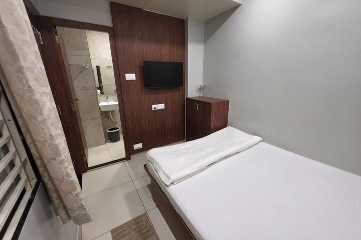 Room 25 of 59