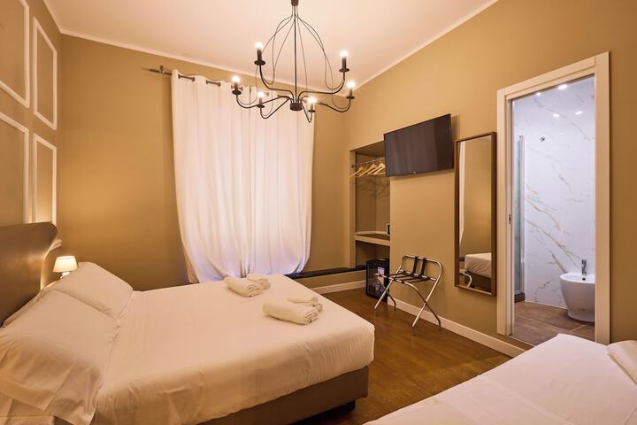 Room 8 of 32