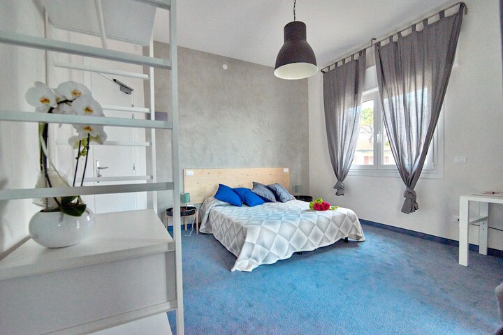 Room 6 of 104