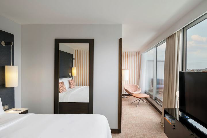Room 45 of 155