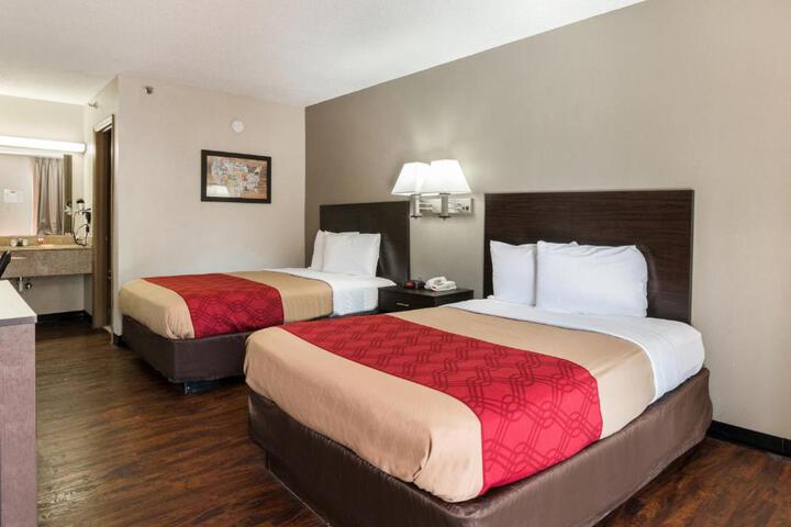 2 Double Beds (3 of 8)