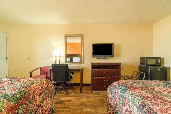 Room 32 of 76