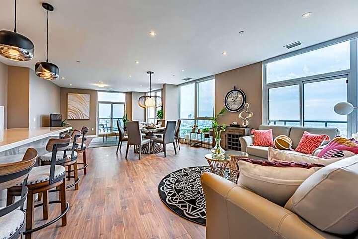 Exterior of Amazing 3 Bed 4 Bath Penthouse with Roof Top Terrace close to Airport