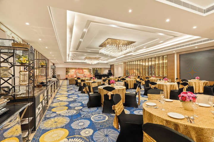 Ballroom/Hall 31 of 40