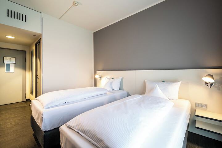 Room 46 of 113