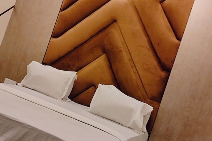Room 8 of 17