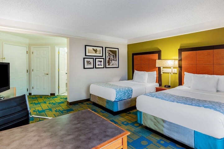 Double Accessible King Size Bed (7 of 10)