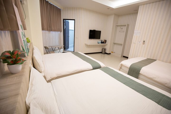 Room 32 of 47
