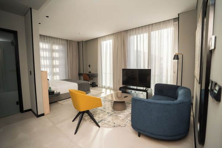 Room 9 of 43