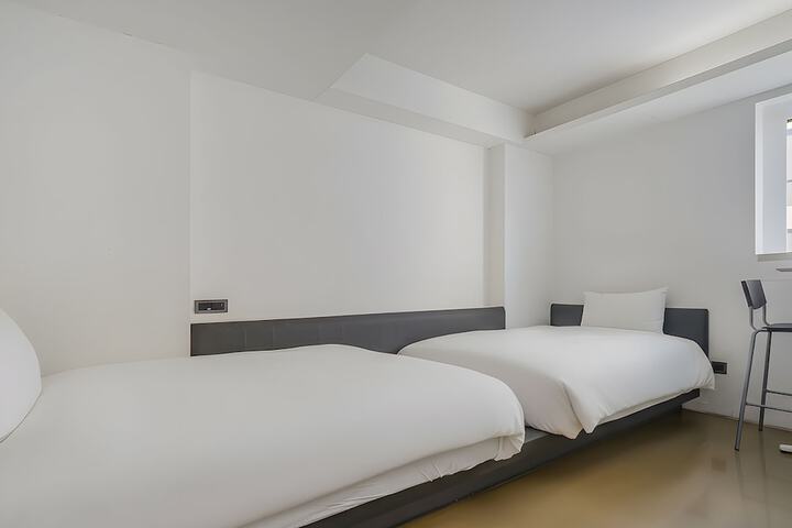 Room 14 of 121