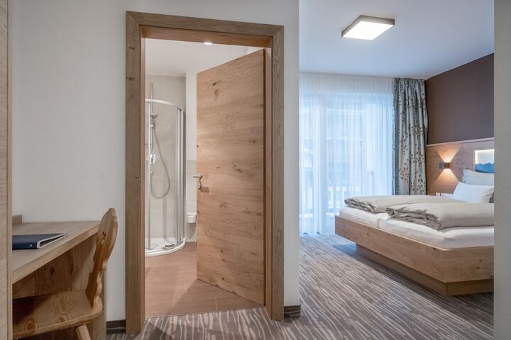 Room 9 of 38